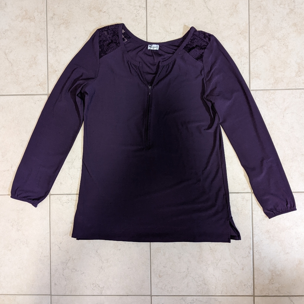 *LIKE NEW* Thyme Maternity nursing blouse